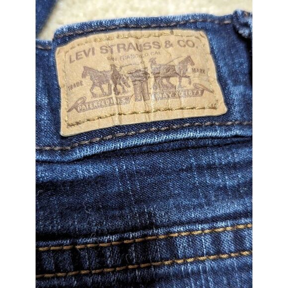 Levi's Women's Blue Perfectly Slimming 512 High Rise Bootcut Jeans Size 8M - Picture 3 of 6